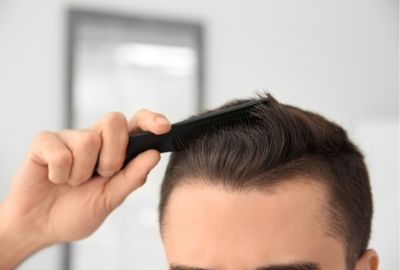 Warum fallen Ihre Haare aus? Die 10 häufigsten Ursachen für Haarausfall